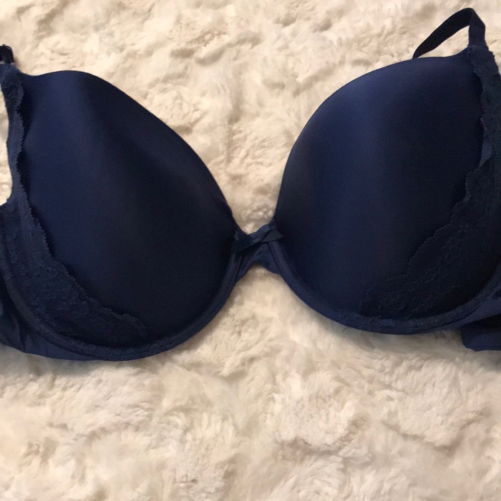 Excellent condition Victoria’s Secret bra size 37D